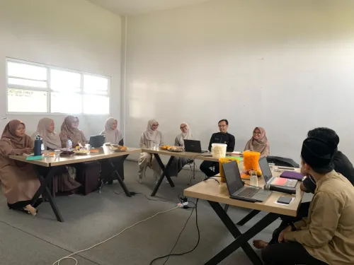 SMP MEP Gelar Pembinaan Review Kurikulum Satuan Pendidikan